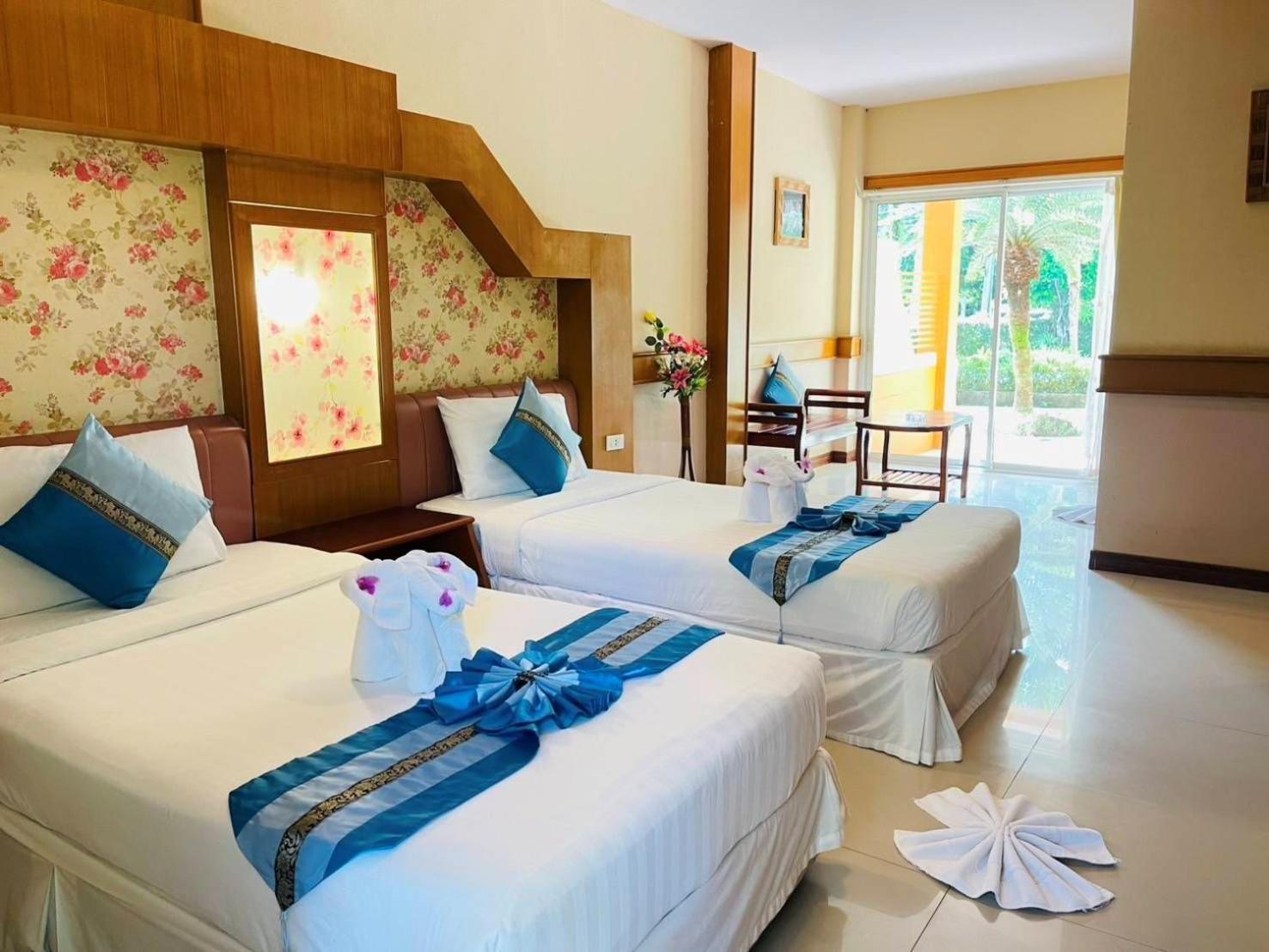 Coconut Resort, 3*